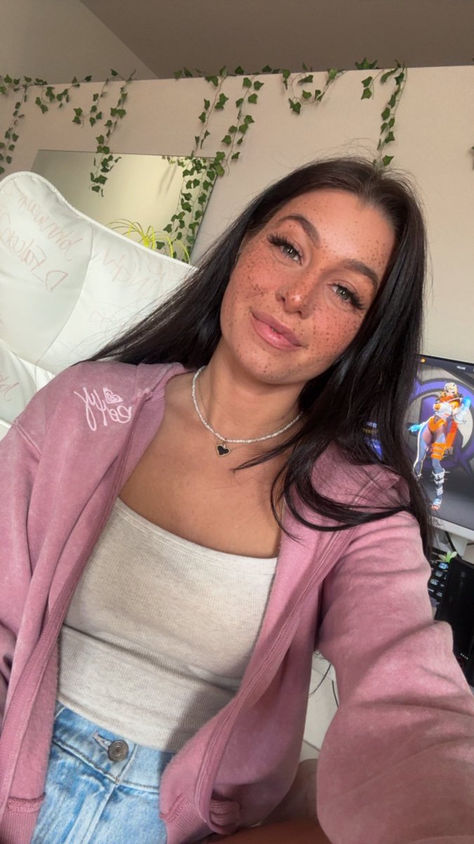 Hazel tweet media