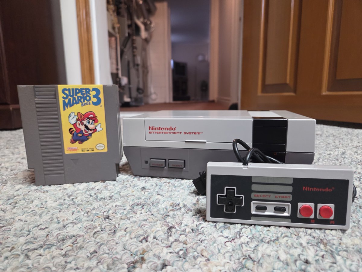 XRPee1983's tweet image. My surprise purchase just came in, a fully refurbished NES Console with new OEM 72 pin connector. I had to get Super Mario 3 &amp;amp; Gradius.  She looks lovely next to her big brother, SNES!

#snes #Nintendo #NintendoLife #GamingCommunity #GamerLife #RETROGAMING #retrogames #mariobros
