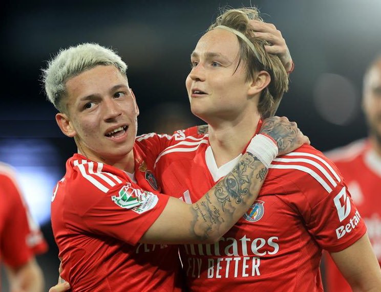 Um é acusado de racismo, o outro, de partilhar pedofilia, mas não escondem tolhas, por isso, vai ficar tudo bem para os jornalistas que temos em Portugal