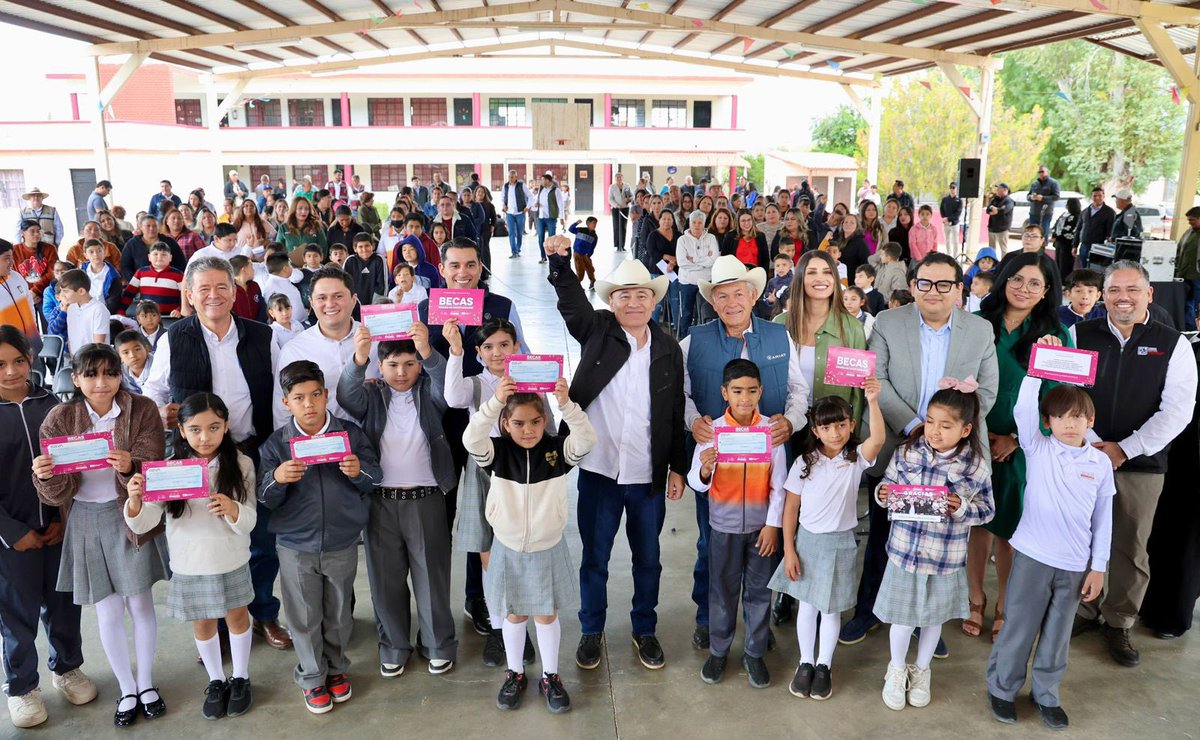 PaulinaOcanaE's tweet photo. Sonora se transforma con la visión municipalista de nuestro gobernador @AlfonsoDurazo.

Acompañamos su gira por #Opodepe, #Rayón y #SanMiguelDeHorcasitas para entregar becas, equipo educativo y acciones hídricas que fortalecen a las comunidades y amplían oportunidades para sus familias.

Desde campaña lo dijo: ya le toca a quienes nunca les había tocado. Y hoy sigue cumpliendo esa palabra en cada municipio.