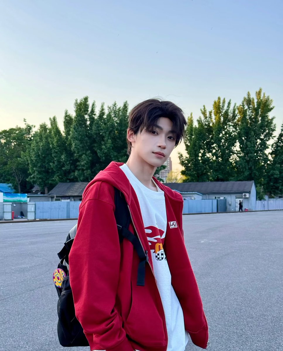 ⠀⠀⠀
                               𝘁𝗵ınk I n𝗲𝗲d someone o𝗹𝗱er
                                ju𝘀𝘁 α lıttlē bıt : co𝗹𝗱er   ؛ ♡̶
ㅤ