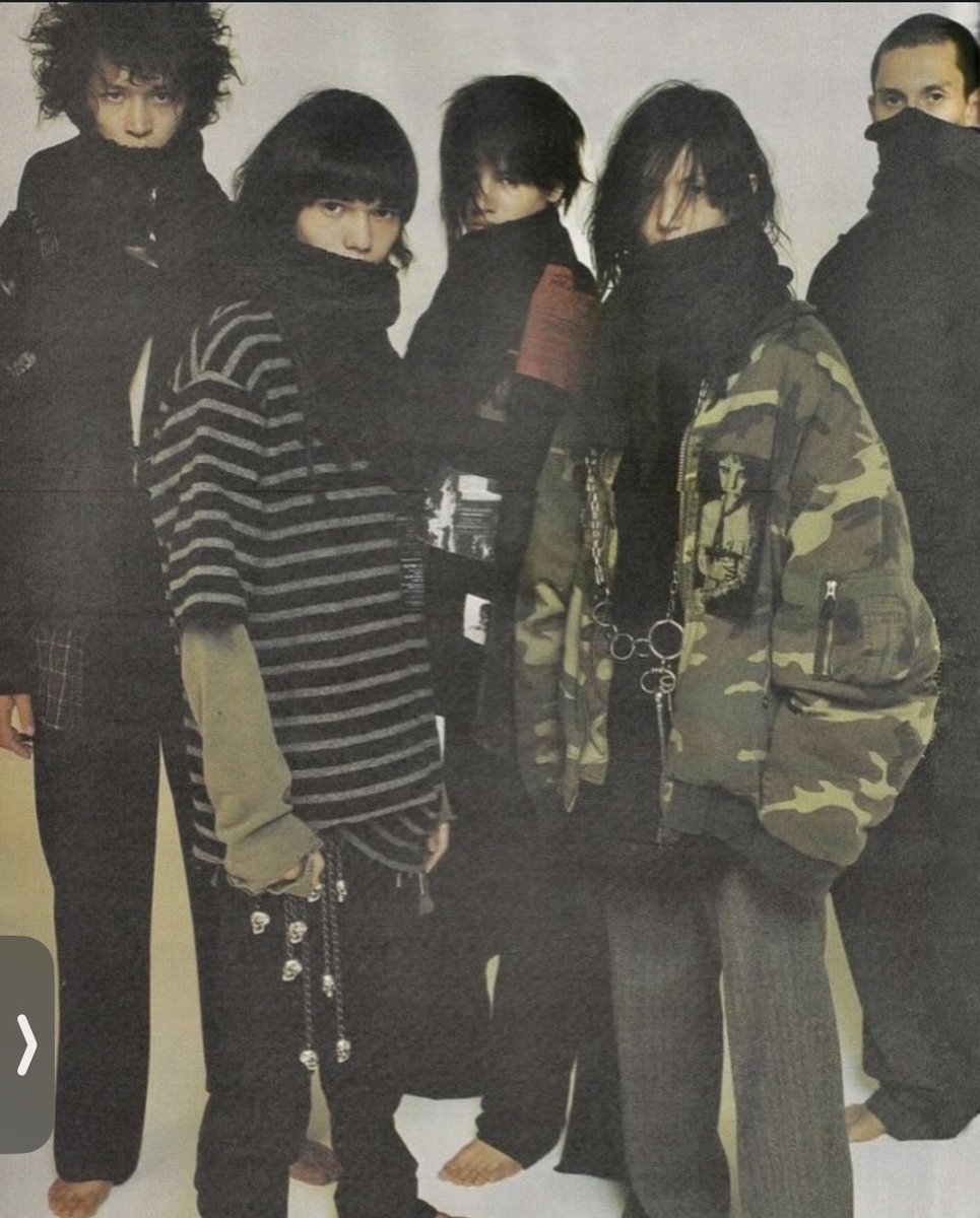tungslime's tweet photo. Raf Simons AW01 “Riot! Riot! Riot!” Collection (2001) https://t.co/eIBw7tr113