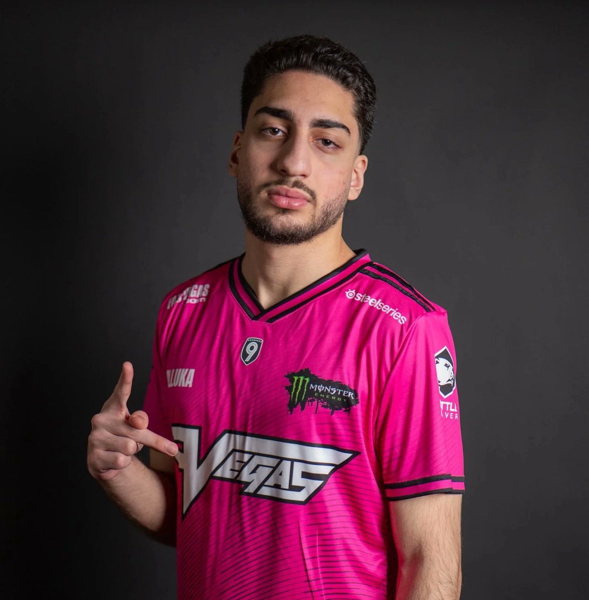 CoD Clipped tweet media