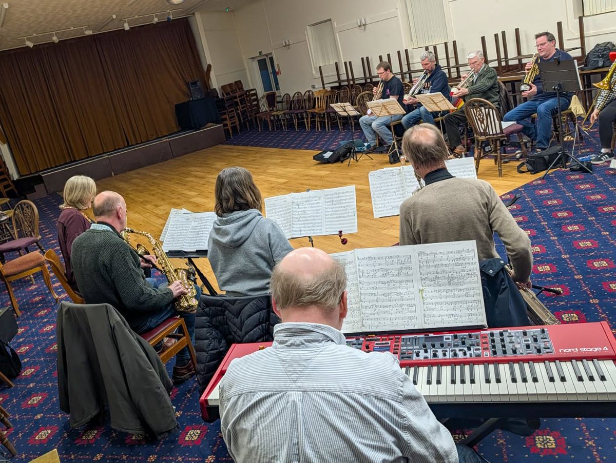 RadioDaysBand's tweet photo. It was eyes down and concentration at our rehearsal this evening. We are preparing for our next gig on Thur 19th March. We will be joining The Velvet Tones at the Oxford Golf Club for their Double Header. We are looking forward to plenty of dancing!
Photos courtesy of Paul Cox https://t.co/K8b4M8iKd5