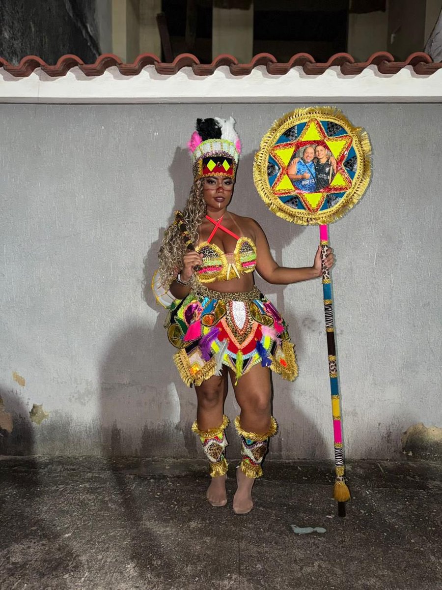 Irritadasjp's tweet photo. 1 ano com vocês morando no meu bolso!!! 2027 vocês tentam novamente pq esse ano não deu pra vocês. beijos tchau😘🏹 https://t.co/5hk2tuPh5P