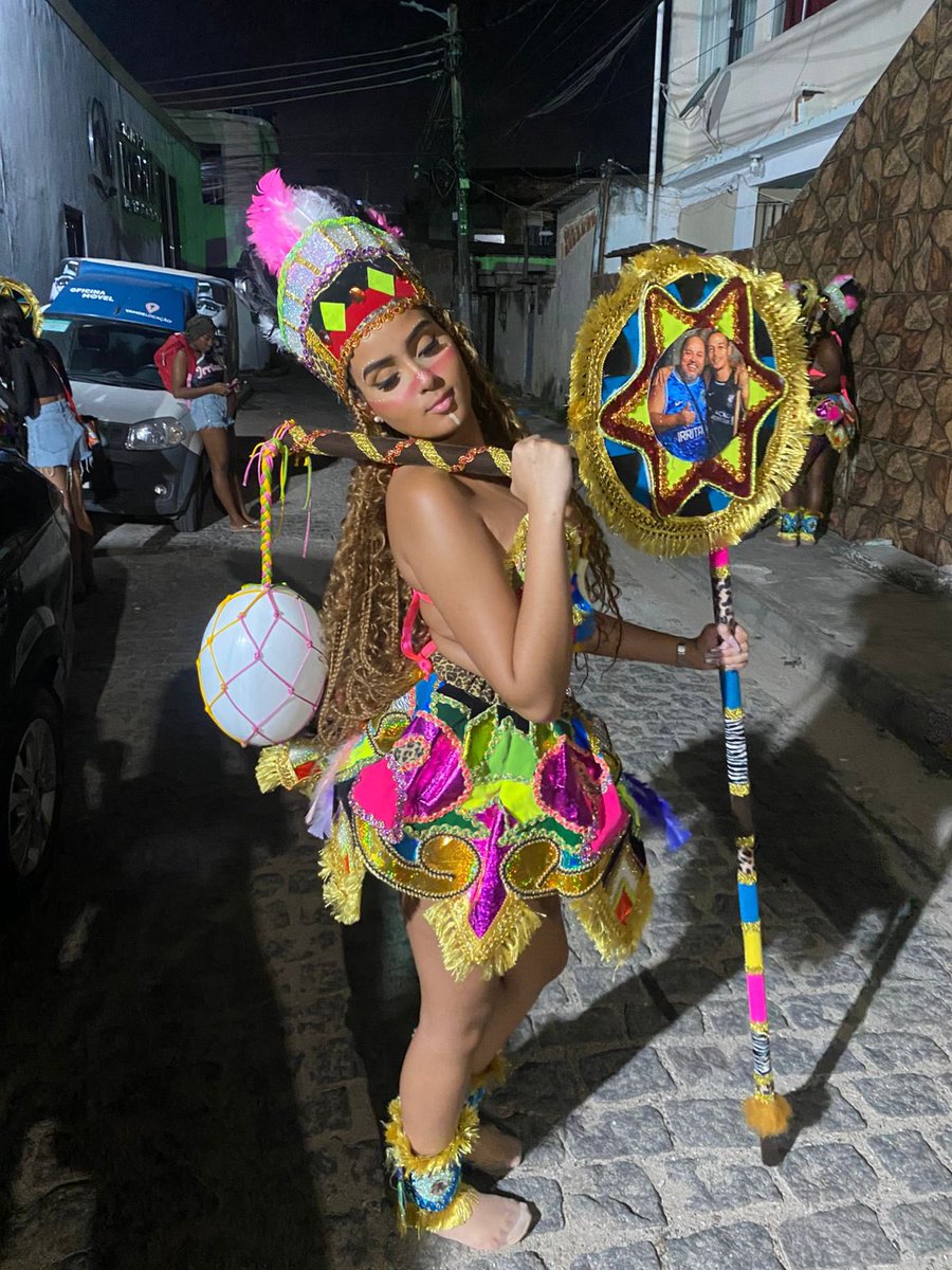 Irritadasjp's tweet photo. 1 ano com vocês morando no meu bolso!!! 2027 vocês tentam novamente pq esse ano não deu pra vocês. beijos tchau😘🏹 https://t.co/5hk2tuPh5P