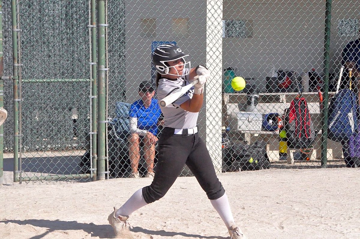 ejonessoftball's tweet photo. pictures from fall ball! https://t.co/6PiyftBQ77