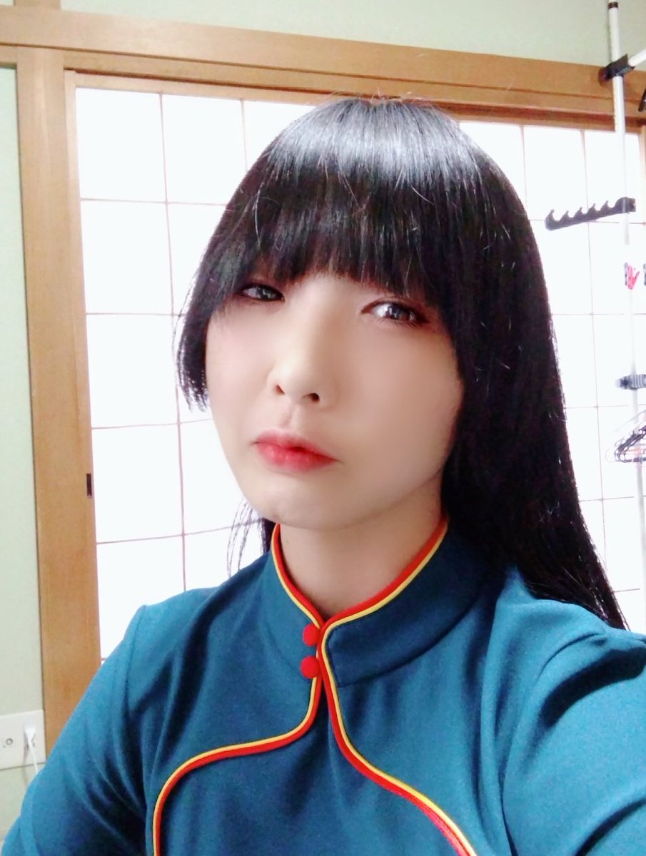 S3U8q's tweet photo. フワフワひらひらボリューム系と、細い縦ライン強調のタイト系(胸&尻が無いのでエ口さ0)どっちが好き?
またはロリィタ系とチャイナ系等々…🤔
わたしはどっちも好き🥳
#ロリィタ #ロリータ #セーラー #ハンドメイド #handmade #チャイナ #チャイナ服 #Perfumecloset #clingcling #かしゆか https://t.co/aYDgkna4Ev