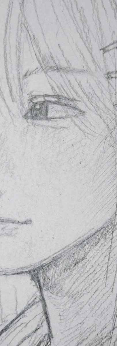 顔の半分だけで見ると表情が違う