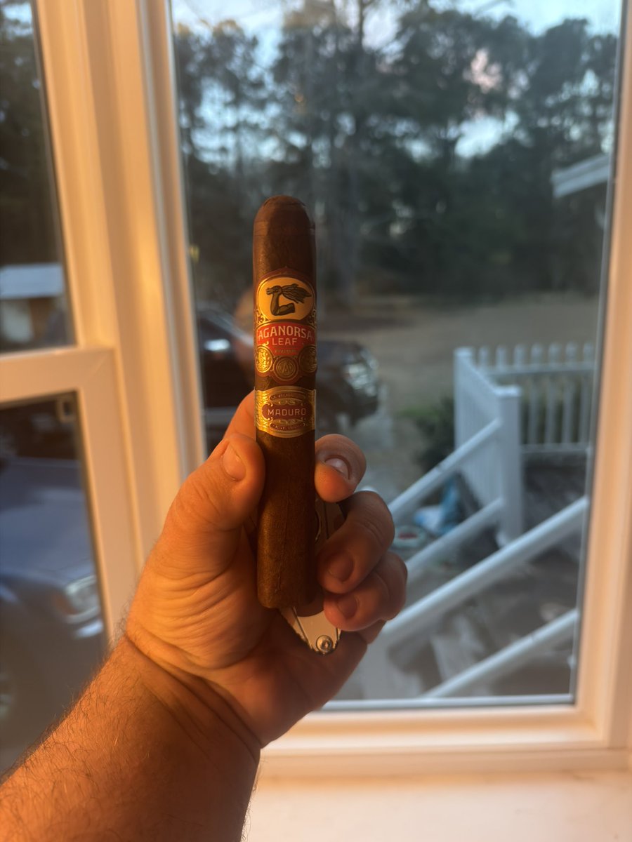 _Xuk_'s tweet image. Nothing like a little validation after a hearty dinner. @terencereilly82 

💨💨: La Validacion Maduro from Aganorsa

#cigars #lavalidacion #validation #aganorsa #pssita #botl #sotl
