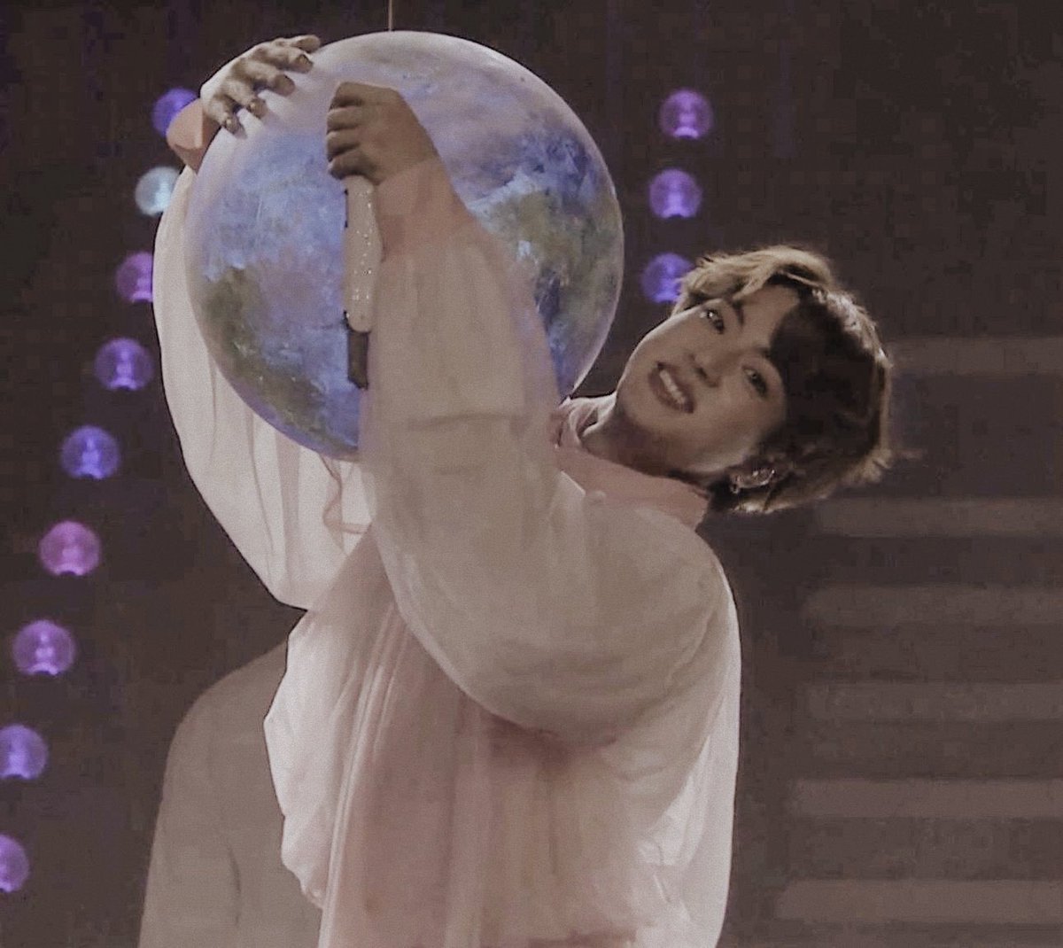 weareot7's tweet image. TL cleanse

Show me the pic of your bias that gives you cuteness aggression