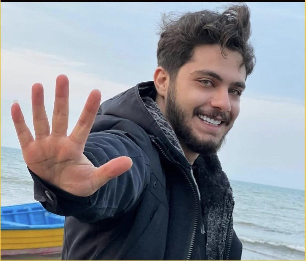 thvchildd's tweet photo. 🚨 URGENT: #Ali_Safari is at risk of execution.
A 23-year-old theatre actor from Karaj.
The right to life and freedom of expression must be protected.

#StopExecutionsInIran 
#IranMassacre‌ 
#علی_صفری https://t.co/bjsIrWPo6I