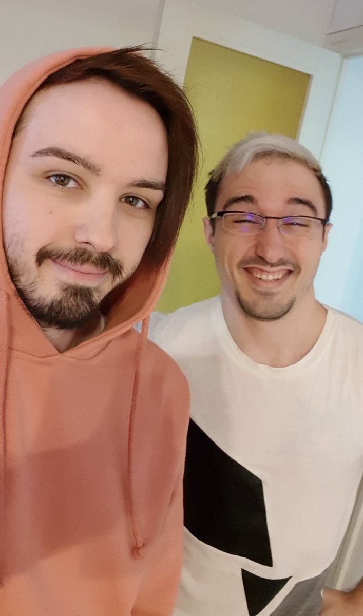 El caso de 8cho y Tri-line es conmovedor

Huyeron de un hogar que no los quería, enfrentaron depresión, pobreza, hambre, múltiples trabajos viviendo en cuartos diminutos hasta tener a Youtube

Quien conoció a 8cho no quiere que vuelva a YouTube; lo único que le desea es paz