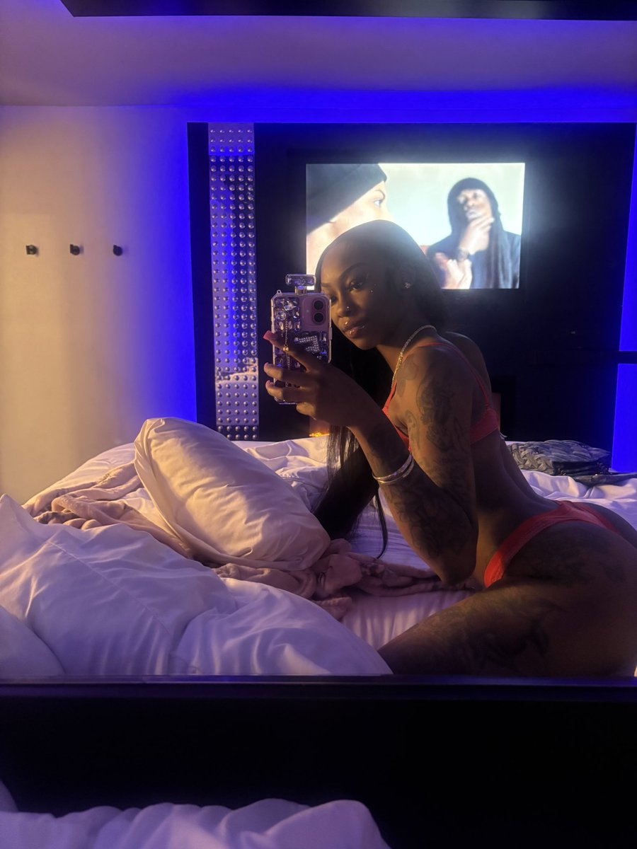 PinkKee tweet media