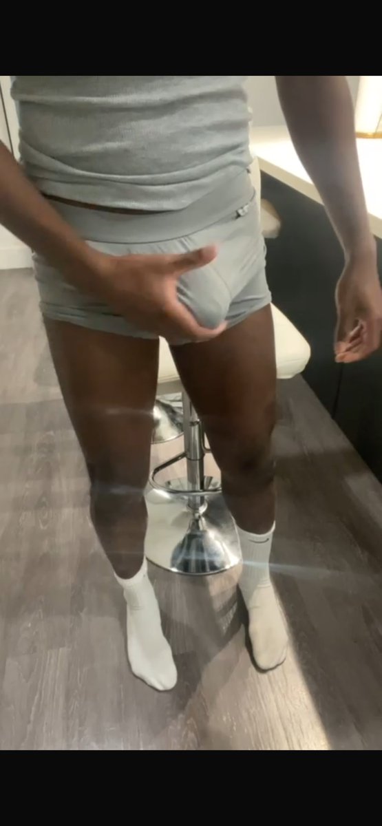 Veelad1's tweet photo. Iβm looking for straight//BI athletic type build guys with slender/slim build. Who willing to take sock pictures for money. #dmvfreaks #dmvnights #atl #atlniggas #dmvfreaks #dmvthroat #dmvtrade #straight #hetero # https://t.co/Hde9ffWK9p