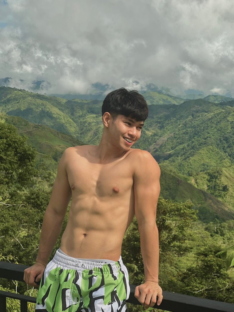 testosteronne69's tweet photo. Nagwagwapuhan ba kayo sa kanya? For me saks lang but his body tho!! 🔥🤤 https://t.co/Q0YxwcLYgd