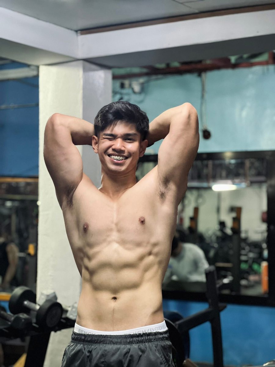 testosteronne69's tweet photo. Nagwagwapuhan ba kayo sa kanya? For me saks lang but his body tho!! 🔥🤤 https://t.co/Q0YxwcLYgd