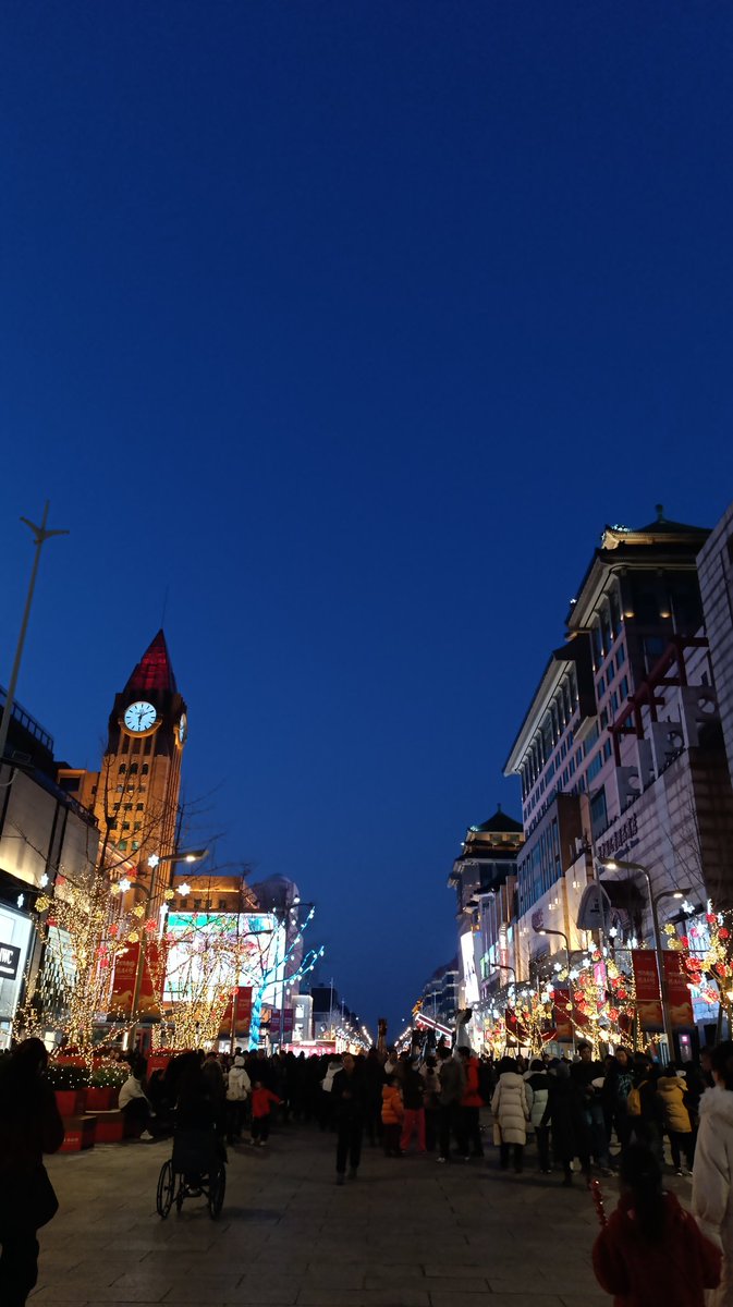 hamasahAlif's tweet photo. POV CNY in Wangfujing street, Beijing China. 🧧🏮 https://t.co/2J3wQTIjnX