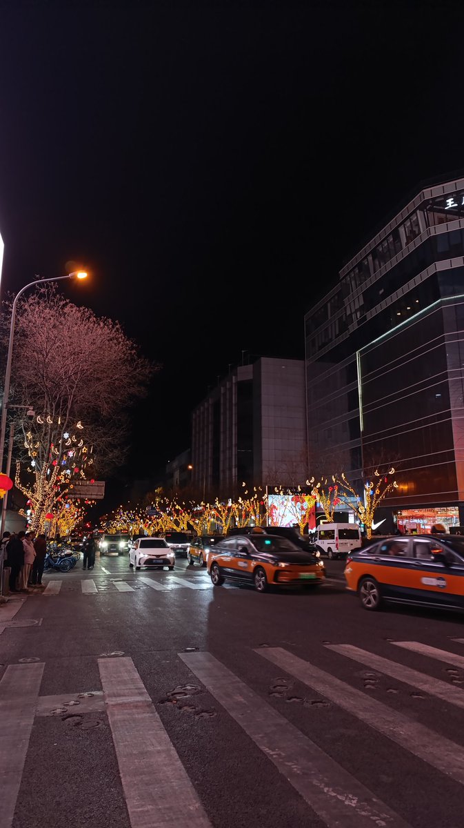 hamasahAlif's tweet photo. POV CNY in Wangfujing street, Beijing China. 🧧🏮 https://t.co/2J3wQTIjnX
