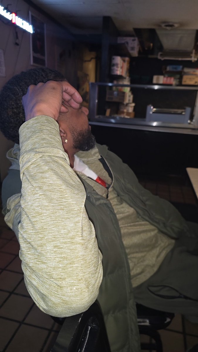 Lynn_NicoleK's tweet image. He makes time. He pays attention. He reciprocates. He knows my heart because he actually listens. That’s the difference. #unexpected #BlackLove he protect my peace ☮️ #PrayedFor