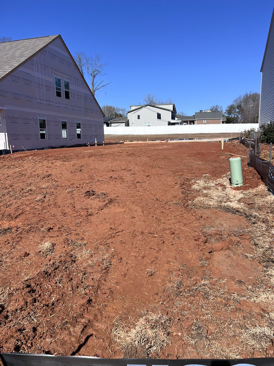 RegisRealty's tweet photo. 🚨 There’s movement 🚨

So excited that we have broken ground on my clients new home 🏡 
#RegisRealty #YourJourneyToNewBeginnings #BuyAndSaleWithRyan
https://t.co/qqY1sAx56d https://t.co/d6tiSAKzAd