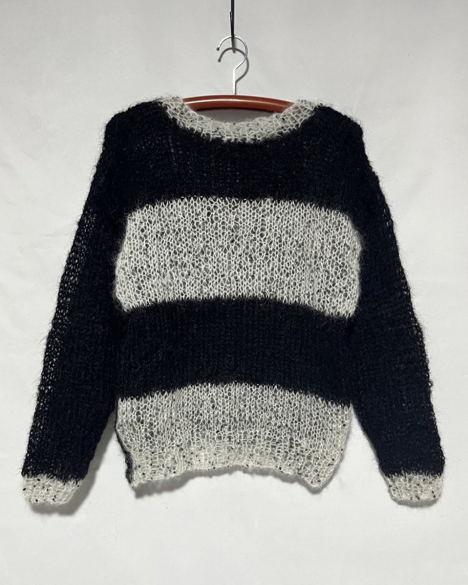 _MADEINHEAD_'s tweet photo. １月の制作記録
①黒×水玉
②KIDモヘア80%ピンク🩷
③友人プレゼント用、ボリューム袖モヘアジャンパー

#mohair
#mohairsweater
#mohairjumper
#mohairknit https://t.co/gTsg7RORZQ