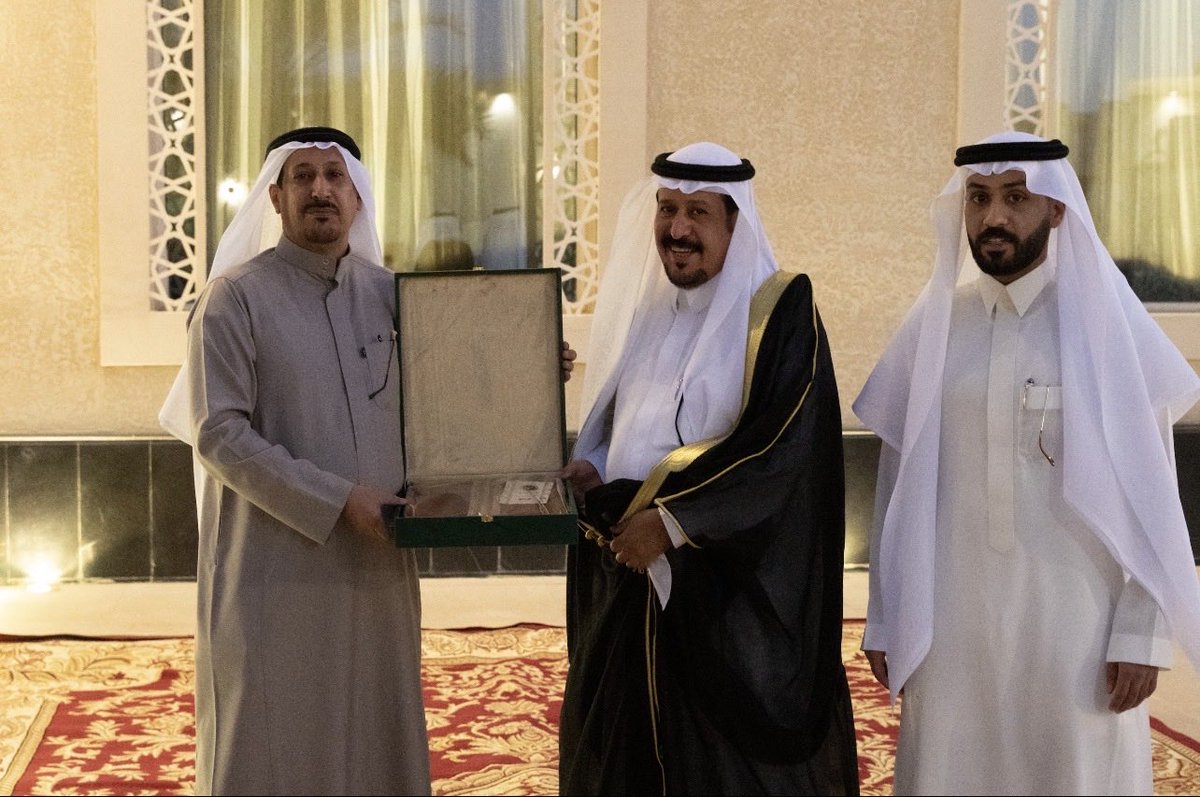 صوره جمعتني مع اخي تركي العواجي وابني النقيب / فيصل العواجي اثناء تكريم اخي تركي وابنه الملازم / فواز