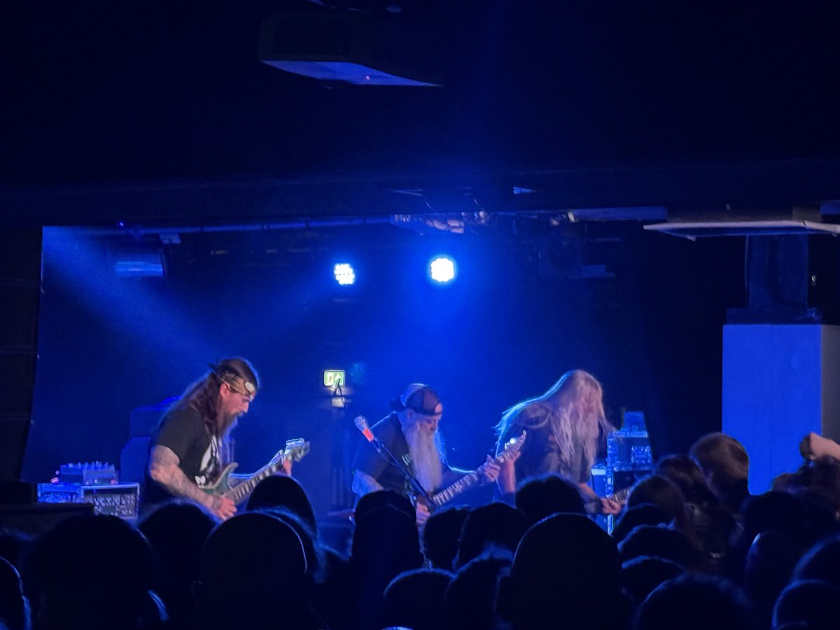 Big riffs for big boys. Crowbar killed.