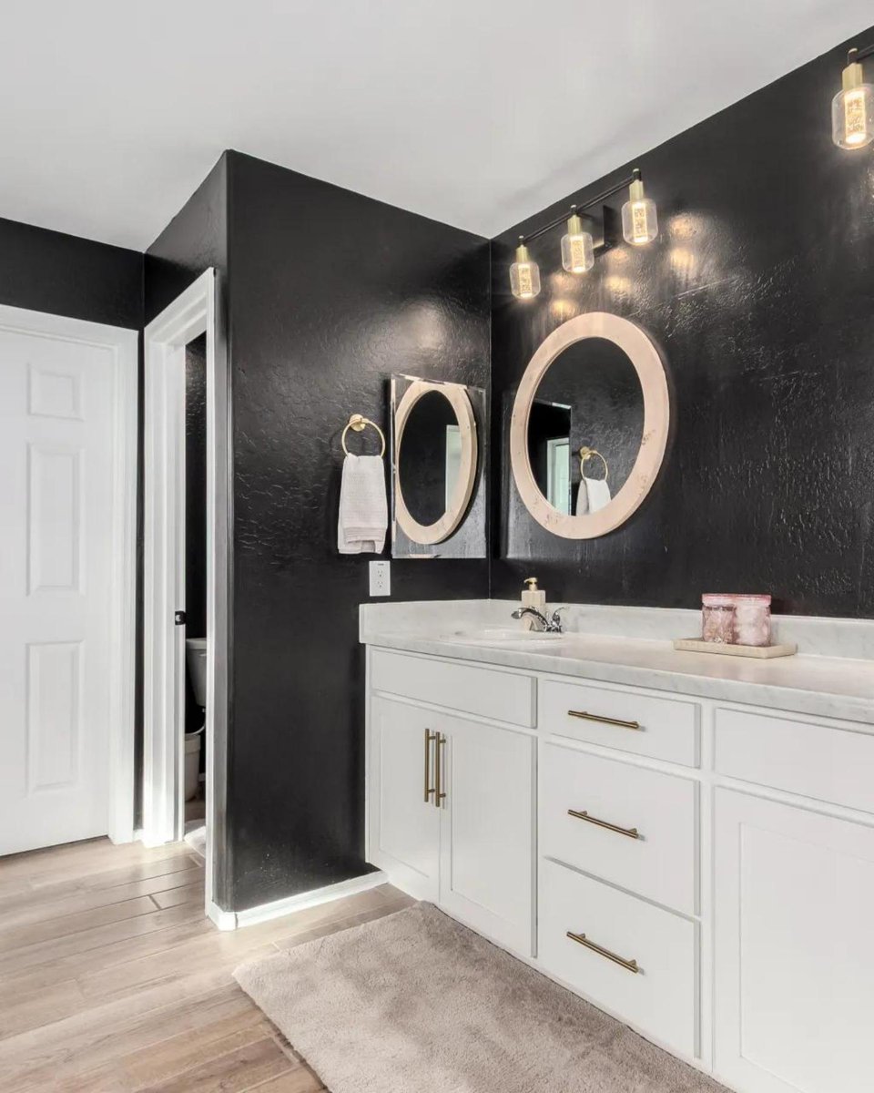 callclariselynn's tweet image. Unbeatable value in Crestfield Manor 🌟
4 bed | 3 bath in Florence for $549,900 🏡
Solar for lower bills ☀️ Private pool 🌊 RV gate 🚐
Chef’s kitchen + flex space = easy living
Buying or selling nearby? Let’s chat.
Tour link in bio 🔑
#FlorenceAZ #AZRealEstate #SolarHome