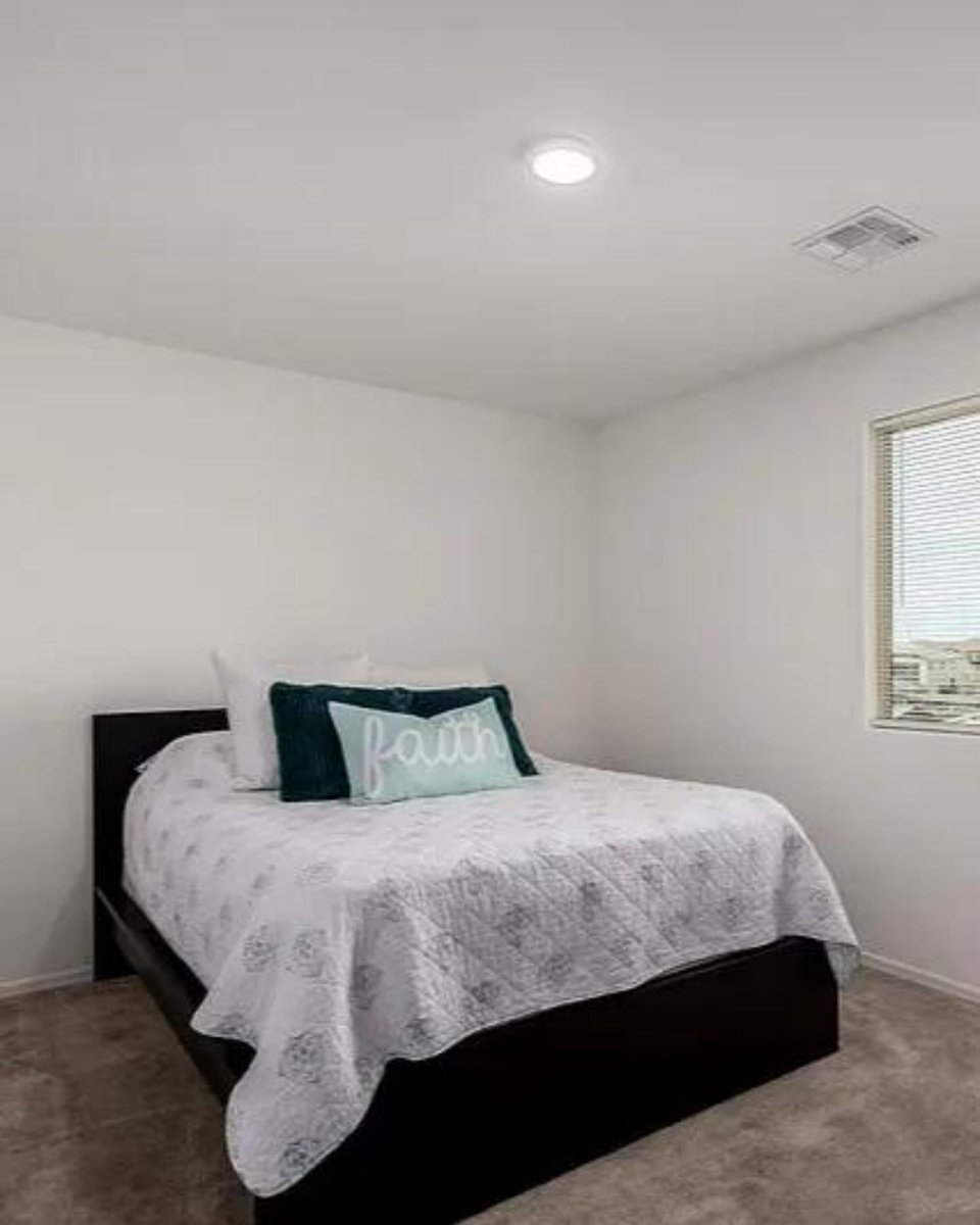 callclariselynn's tweet image. Unbeatable value in Crestfield Manor 🌟
4 bed | 3 bath in Florence for $549,900 🏡
Solar for lower bills ☀️ Private pool 🌊 RV gate 🚐
Chef’s kitchen + flex space = easy living
Buying or selling nearby? Let’s chat.
Tour link in bio 🔑
#FlorenceAZ #AZRealEstate #SolarHome