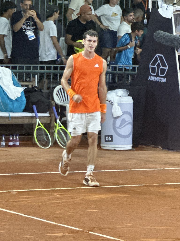 josemorgado's tweet photo. Wow. 

Juan Manuel Cerundolo upsets the second seed Luciano Darderi 6-1, 3-6, 6-4. 

One of the best wins of his life. 

Brother Francisco can join him soon…

Darderi loses back to back matches to Cerundolos. https://t.co/1IgpdxWhNV
