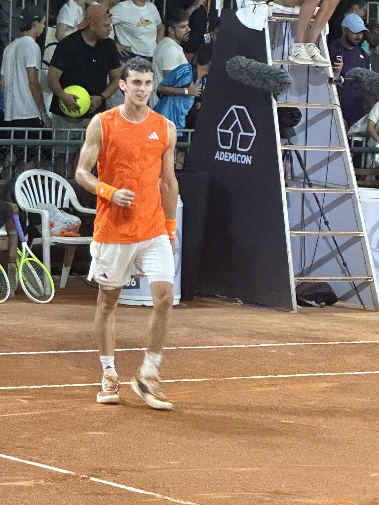 josemorgado's tweet photo. Wow. 

Juan Manuel Cerundolo upsets the second seed Luciano Darderi 6-1, 3-6, 6-4. 

One of the best wins of his life. 

Brother Francisco can join him soon…

Darderi loses back to back matches to Cerundolos. https://t.co/1IgpdxWhNV
