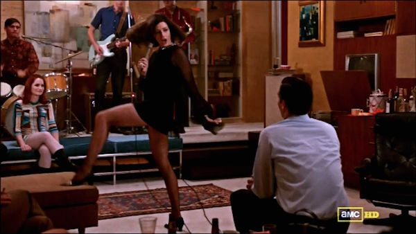 HighyieldHarry's tweet photo. Men only want one thing and it's to have their girl sing Zou Bisou Bisou to them. https://t.co/K6QD5WmJD5