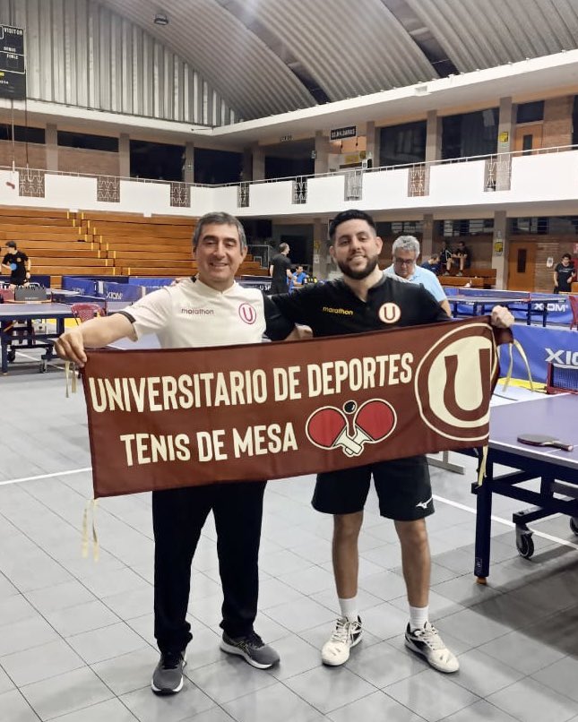 ¡𝗢𝗿𝗼 𝗽𝗮𝗿𝗮 𝗹𝗮 𝗰𝗿𝗲𝗺𝗮! 🙌💛

Nuestro representante César Luque, logró la medalla de oro en la prueba de Dobles Varones Todo Competidor (DV00) del Open Internacional de Tenis de Mesa Juan XXIII, otorgándole la primera medalla de oro al Club Universitario de Deportes.