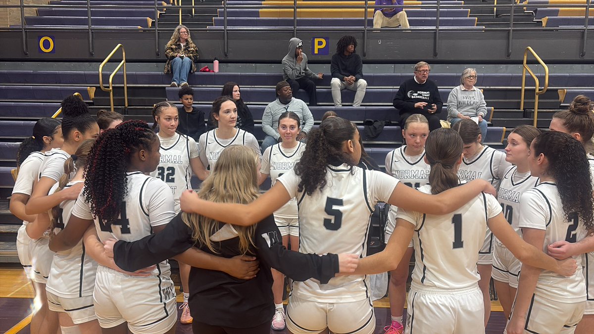 PatrickMcCabeTV's tweet photo. Most girls’ regional semifinals were last night, but the final couple tip off tonight, including the 3A Bloomington Regional. 

A Big 12 showdown in the first semi between Normal West and Urbana; Wildcats won their only game back in December, 75-11. https://t.co/rUFJDrJwXK