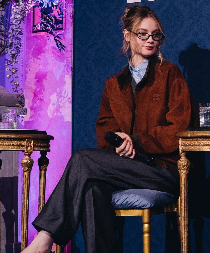 flmslost's tweet image. THOSE GLASSES LORD HELP ME