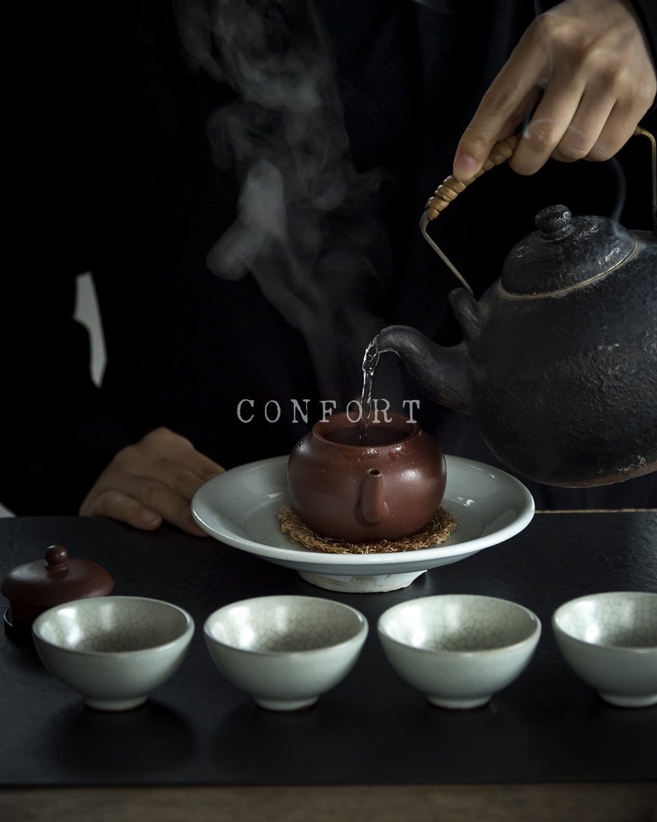 CONFORT_mag's tweet photo. コンフォルト207号(2026年2月号)
特集「茶室をひらく 」
中国茶の愉しみ
茶人として考え、茶人として暮らす
Peru 茶人・「留白 ru-haku」主宰
写真/長田朋子
#コンフォルト_207 #CONFORT_207 #2026年2月号 #建築資料研究社 #建築 #インテリア #デザイン #茶室 #Tea House #Tea Ceremony https://t.co/MpmmluKH3Z