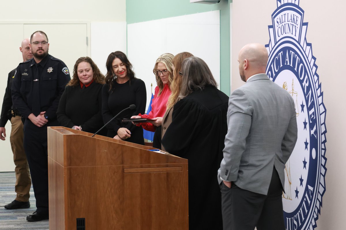SLCountyDA's tweet photo. Our Chief Deputy, who worked in 3rd District Veterans Treatment Court, spoke at a graduation for the Veterans from the 18-month program just last week. He told the grads that recovery is built like a log cabin: one day, one choice at a time.

These Veterans served our country honorably, but were facing felony level charges. However, now after participation in the rigorous program --that requires participants to undergo counseling, abstain from alcohol,  and get tested regularly for illegal drug use --they have either had their charges reduced or dismissed.