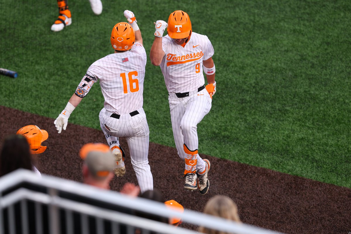 VOLS WIN!!

FINAL: UT 10, UNC Asheville 3

We turn a 4-6-3 double play to end it and improve to 4-0 on the year!

#GBO // #OTH // #VolsWIN
