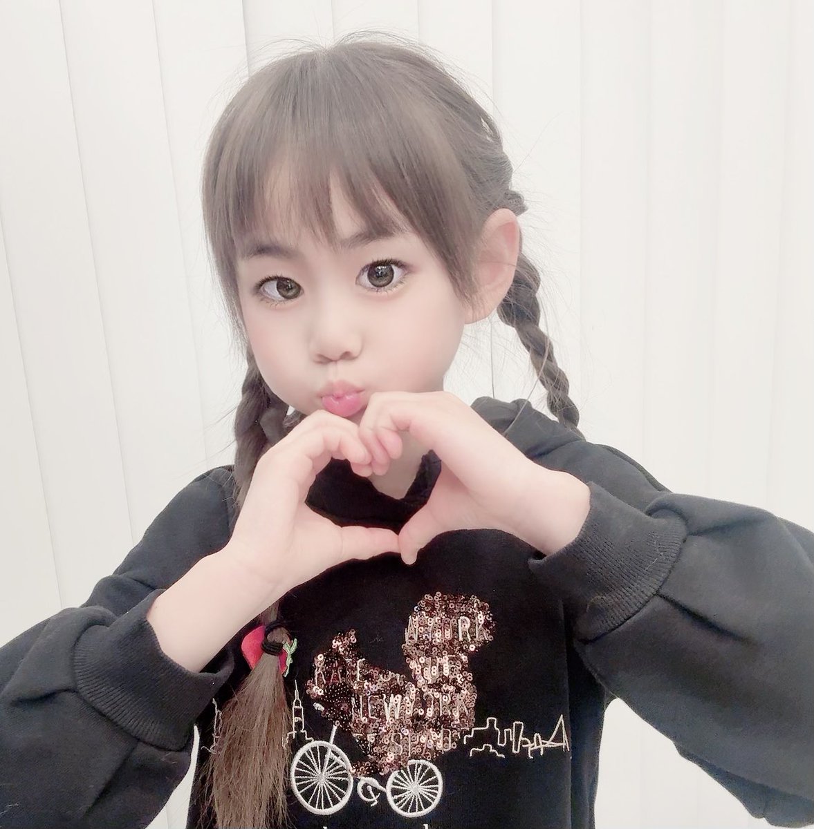 おはめり〜っ☀️💗🌈✨

みんなおはよぉぉぉ〜っ🥰🎀💕
今日も学校だよっー😱🏫💨✨

昨日ね、ちょっと夜更かししちゃって…🌙💭💦
ねむねむモード全開ですぅぅ🥱🫧💤

でもでもっ！！！聞いて〜っ👂💖✨
昨日のテスト……

💯💯💯 100点だったよぉぉぉぉぉっ！！！💮🎉✨
イエーーーイっ✌️😆💖🌟