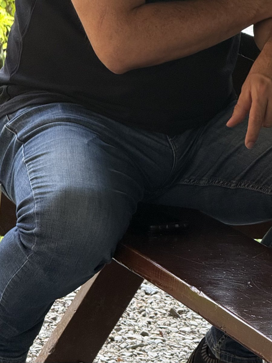 paquetes_bultos's tweet photo. En el parque, que rico se le marca su verga. #cruisingmedellin #morbo
#bolaslibres #erección #machos #culiones
#versatil #vergones #bultoshombres
#paqueteshombres https://t.co/A5VnZbqHuO