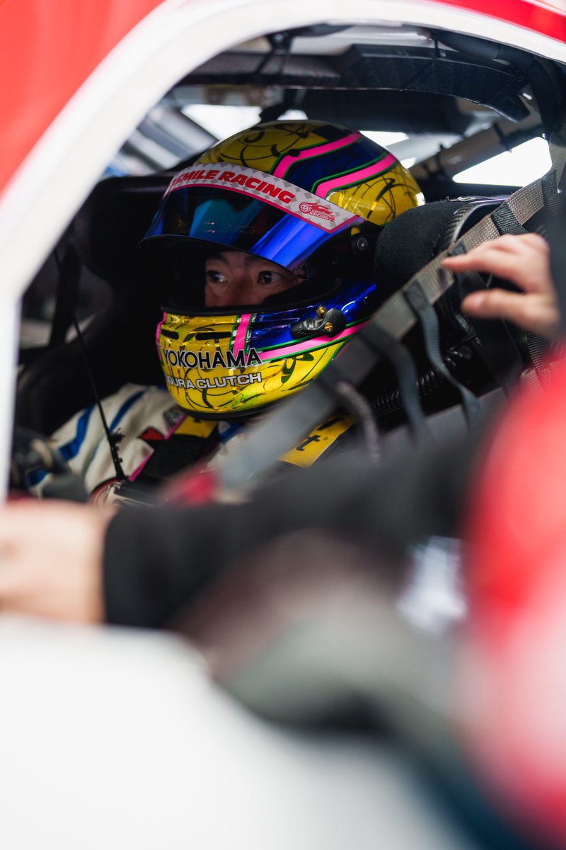 クラッシュ車両による赤旗中断していましたが、再開しました。引き続き