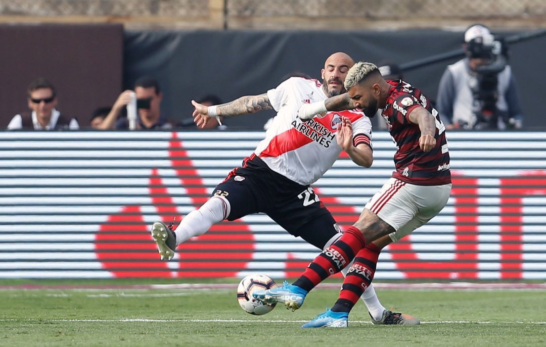 B16caio's tweet photo. até hoje não sei como foi a sensação de ter visto o gol da virada ao vivo 

quando ele saiu eu ainda estava chorando pelo primeiro https://t.co/yBXOelq8uV