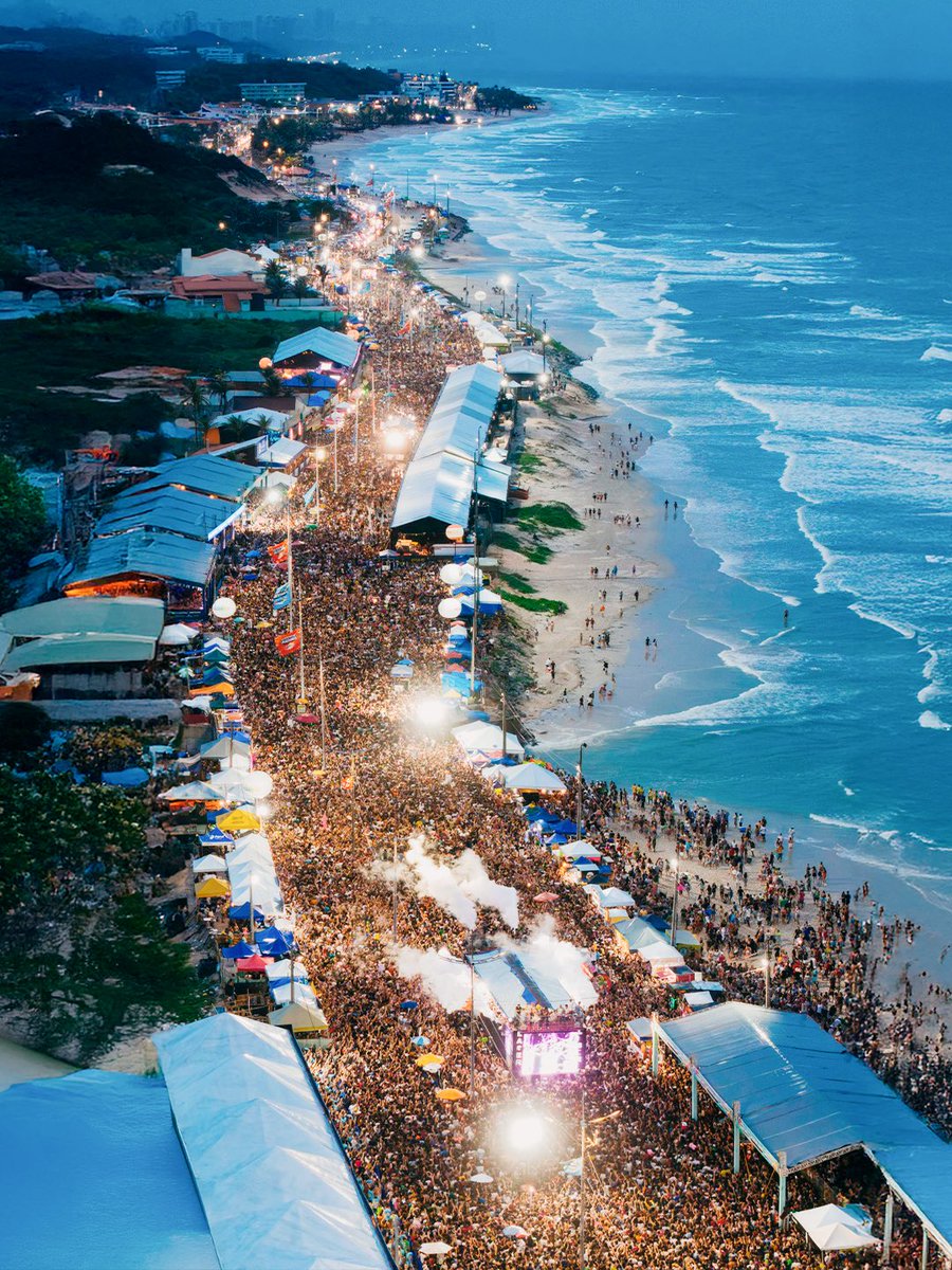 carlosbrandaoma's tweet photo. Segura esse recorde 😱 Mais de UM MILHÃO de pessoas, segundo a Polícia Militar, passaram pela Avenida Litorânea hoje, durante todo o último dia do circuito #VemProMar no Carnaval do Maranhão 💥🎊 https://t.co/G0epWBv1U9