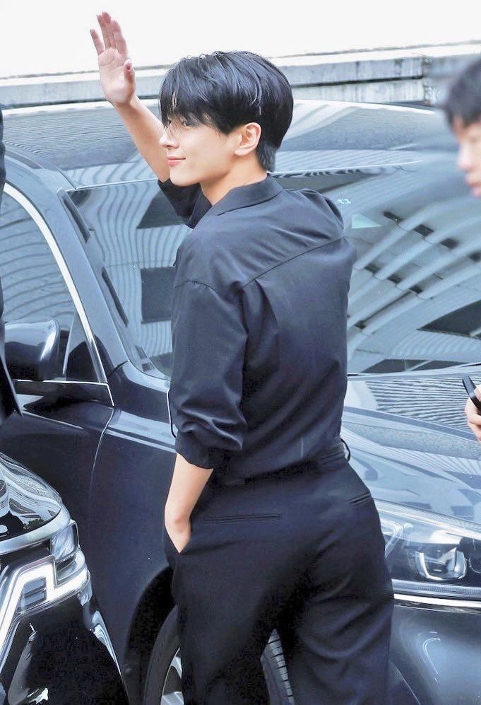 lynn 😼 (@jongseongjoint) on Twitter photo 