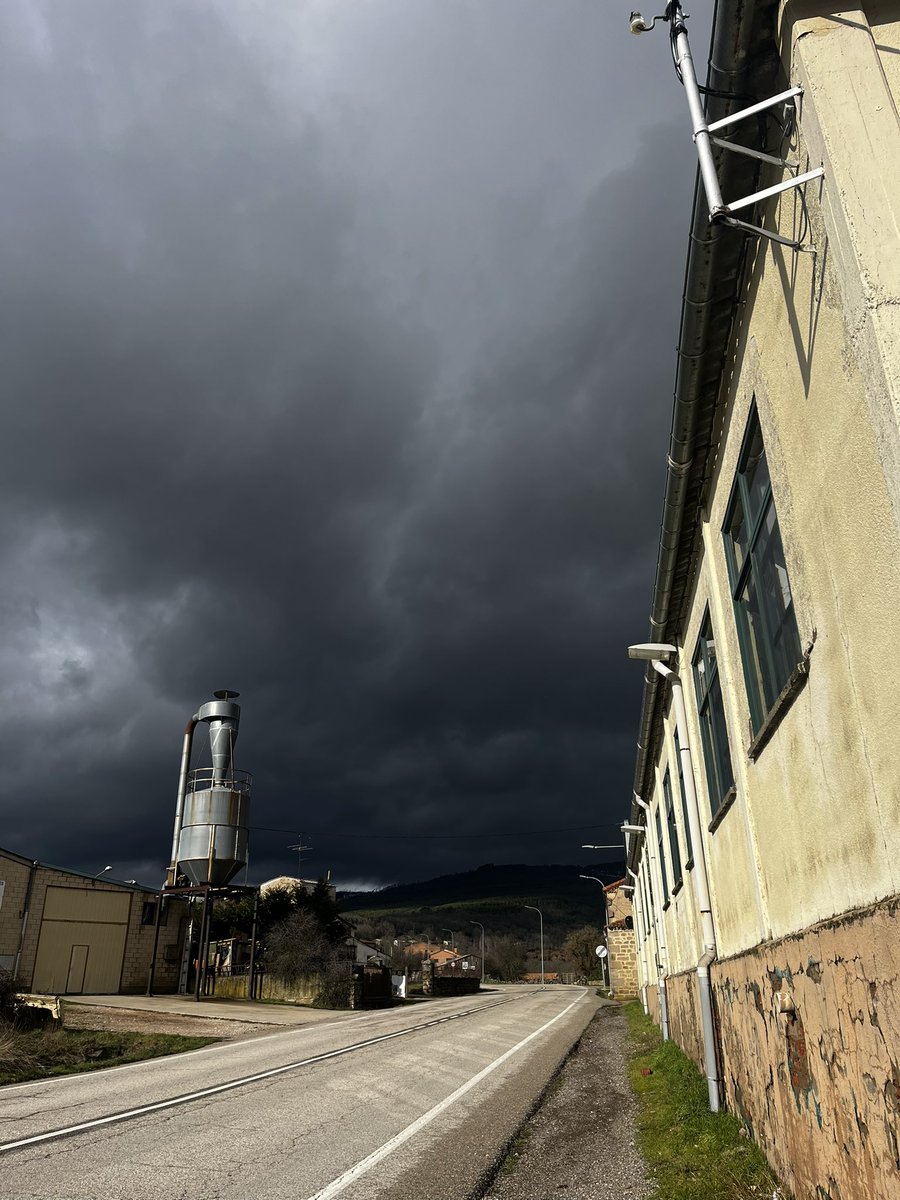 está tarde el cielo estaba curioso