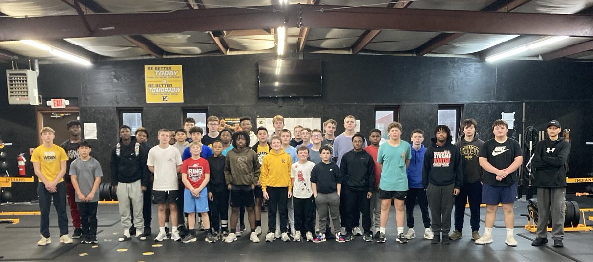football_khs's tweet photo. 36 7th and 8th graders had a great squat lift after school today! #BuiltintheBoot #SpearsUp π€πππͺπΌ https://t.co/qwWCDivGPC