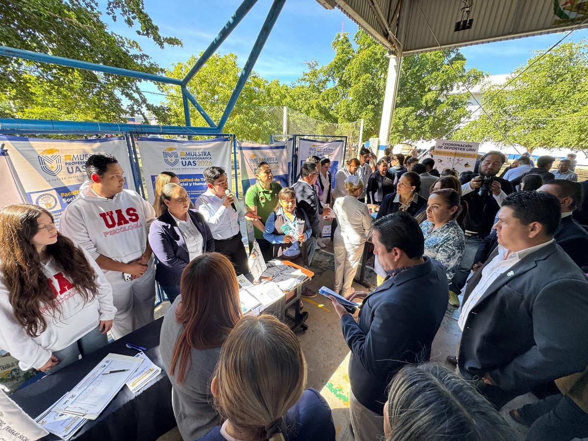 FATSOH_'s tweet photo. La Facultad de Trabajo Social y Humanidades participó en la Muestra Profesiográfica de la Zona Norte de la Universidad Autónoma de Sinaloa, promoviendo sus 6 licenciaturas y orientando a jóvenes sobre su futuro profesional. 🎓✨

@uasoficialmx 
#Somosgrandes #SomosUAS #fatsoh https://t.co/zIv43FMWEu