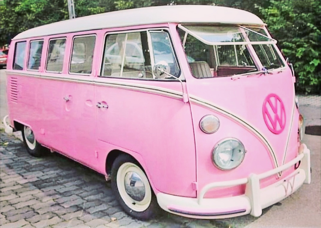 CamperFanPAGE's tweet image. The pink hue of this #VWBus is delightful 🌸