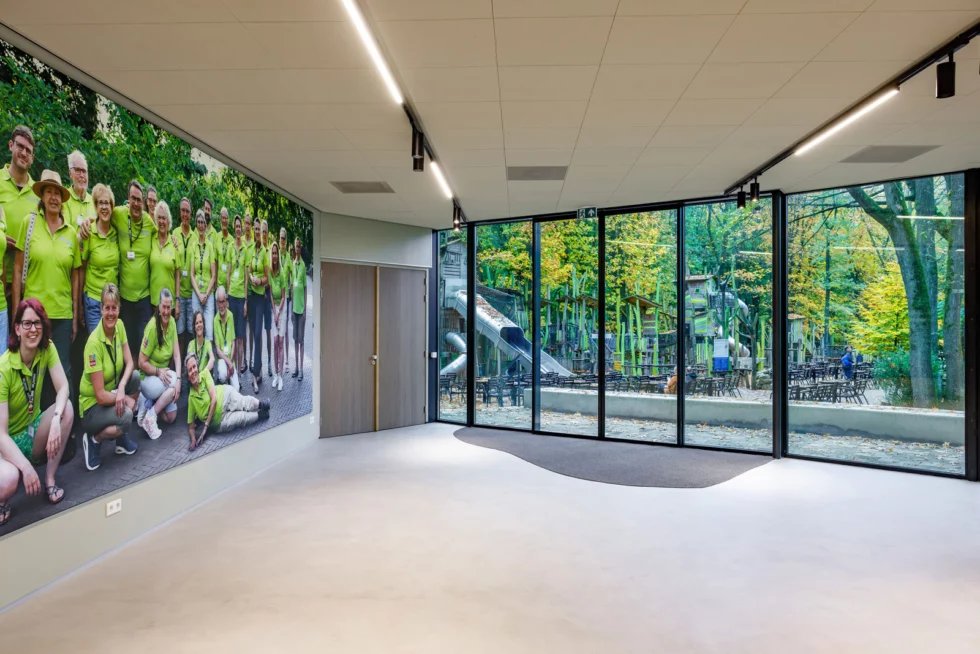 Recent project van Forbo Eurocol: betonlook in Burgers’ Zoo

Met de hausse aan beton- en cementafwerkingen binnen industrieel design, zag Forbo Eurocol voor Nederland  daar al jaren terug een omzet in met de producten LiquidDesign en BetonDesign.

mebest.nl/2026/02/14/rec…